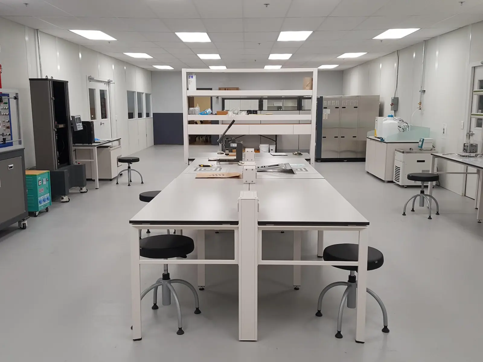 What Is a Cleanroom? Cleanroom Process, Components & Modular Solutions